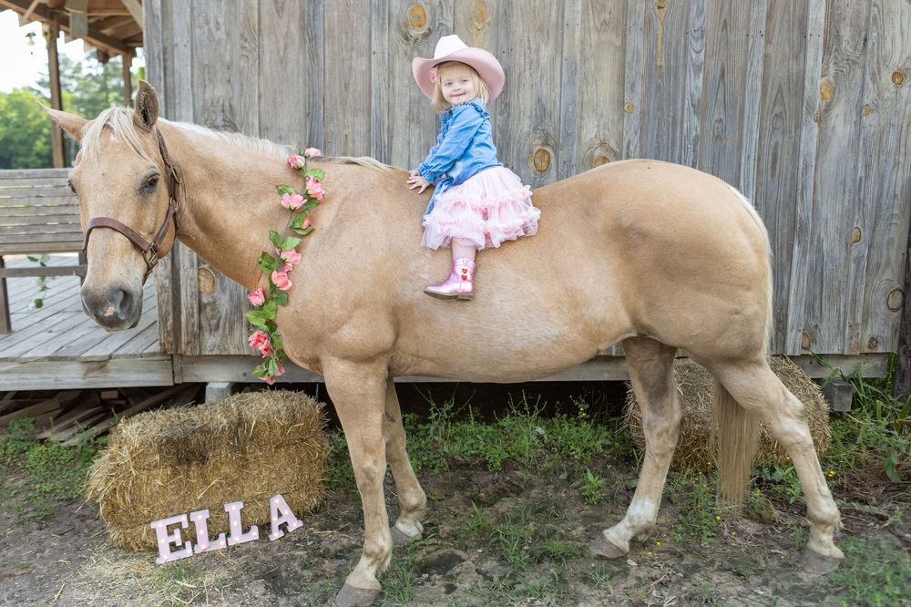 Light, real-life photography by Brianna Alvis in Lufkin, TX — preserving life’s most meaningful memories across East Texas.