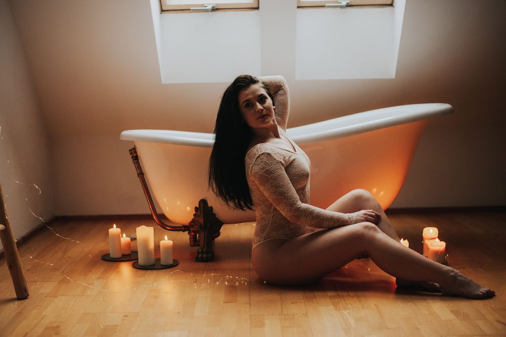sesja sensualna Warszawa apartament sesja klimatyczna z wanną