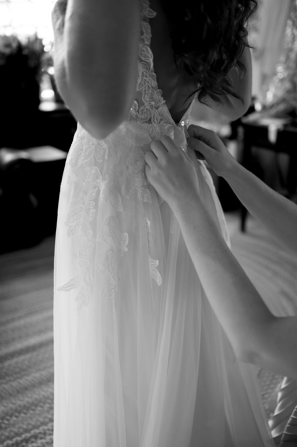New Hampshire wedding photographer capturing bride getting ready at Josias River Farm summer wedding