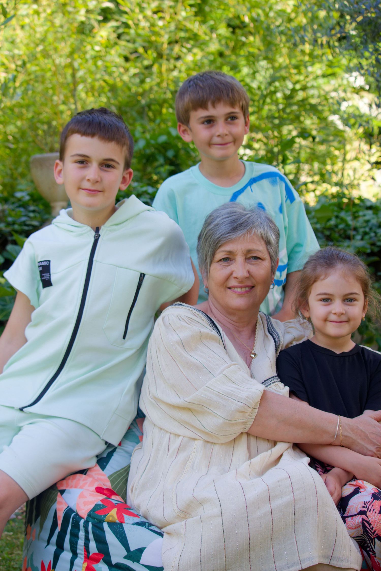 Photographe famille en Isère - Babette et ses petits-enfants