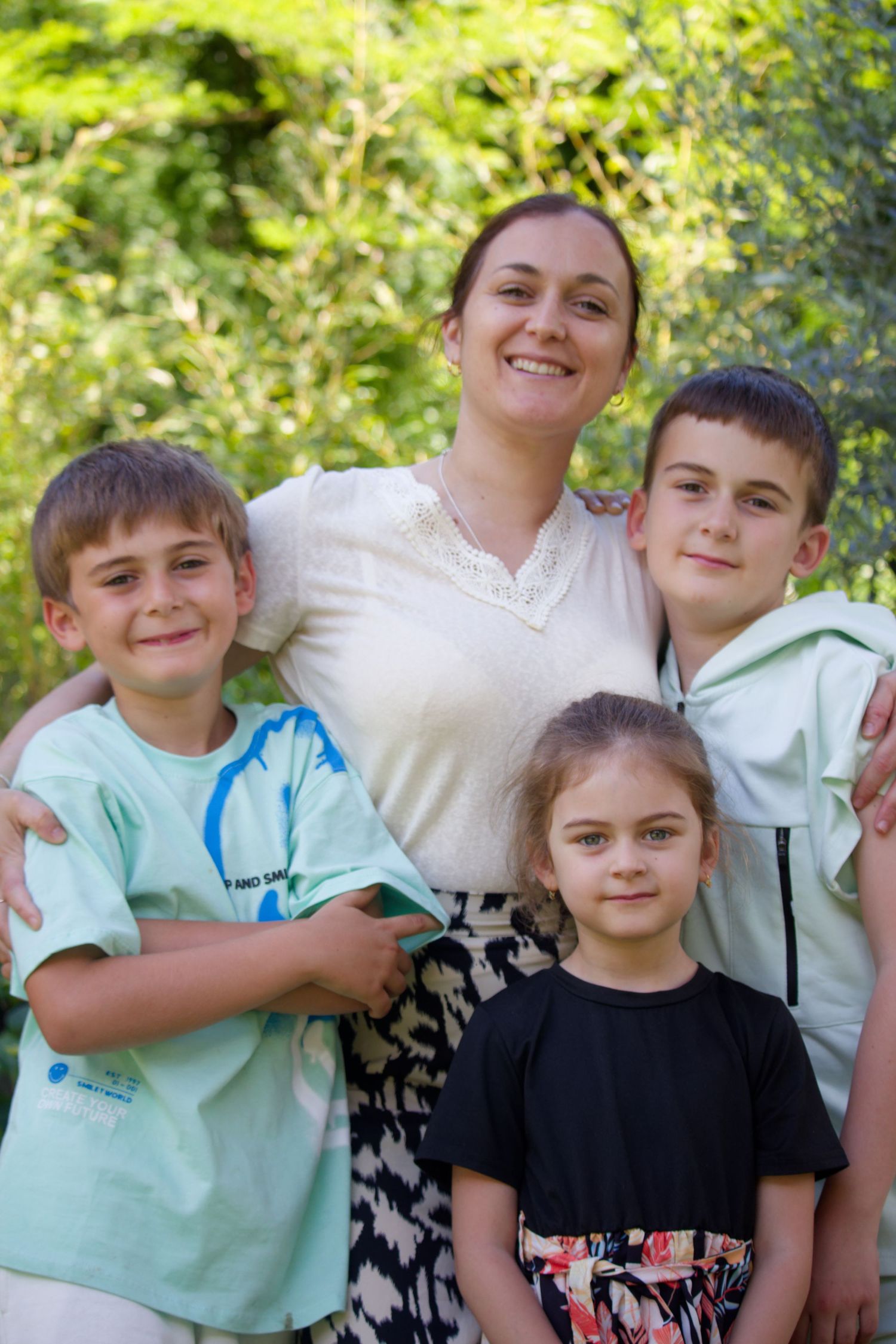 Photographe famille dans le Grésivaudan et en Isère - Photo d'une maman et ses enfants