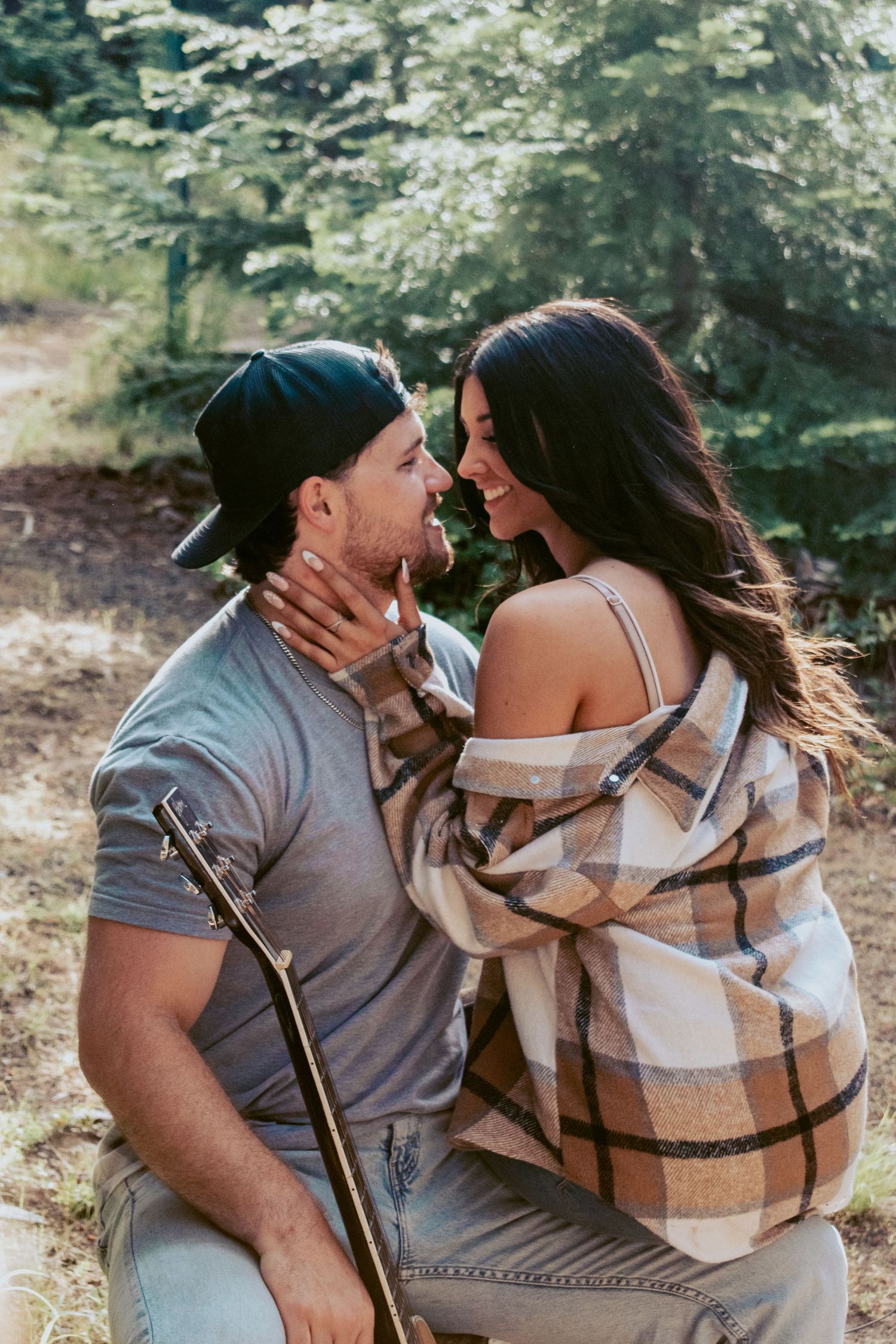 Cozy forest couples session with boho vibes and acoustic guitar—ideal for storytelling portraits in the PNW woods around Mount Rainier