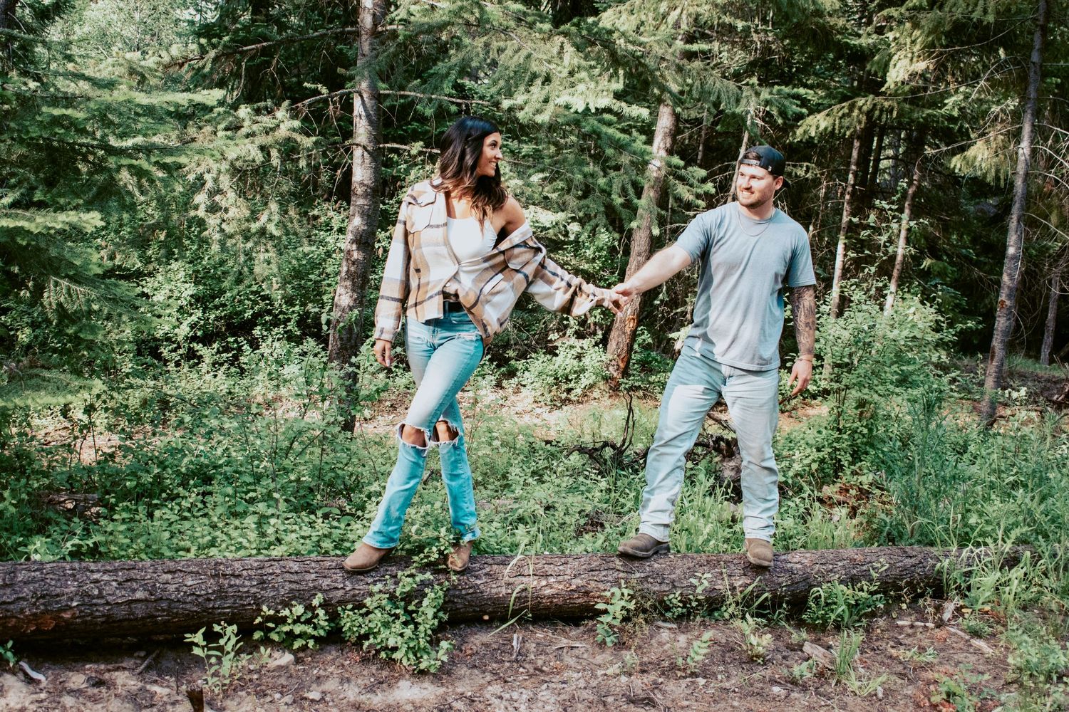 Cozy forest couples session with boho vibes  ideal for storytelling portraits in the PNW woods around Mount Rainier. Couple photography