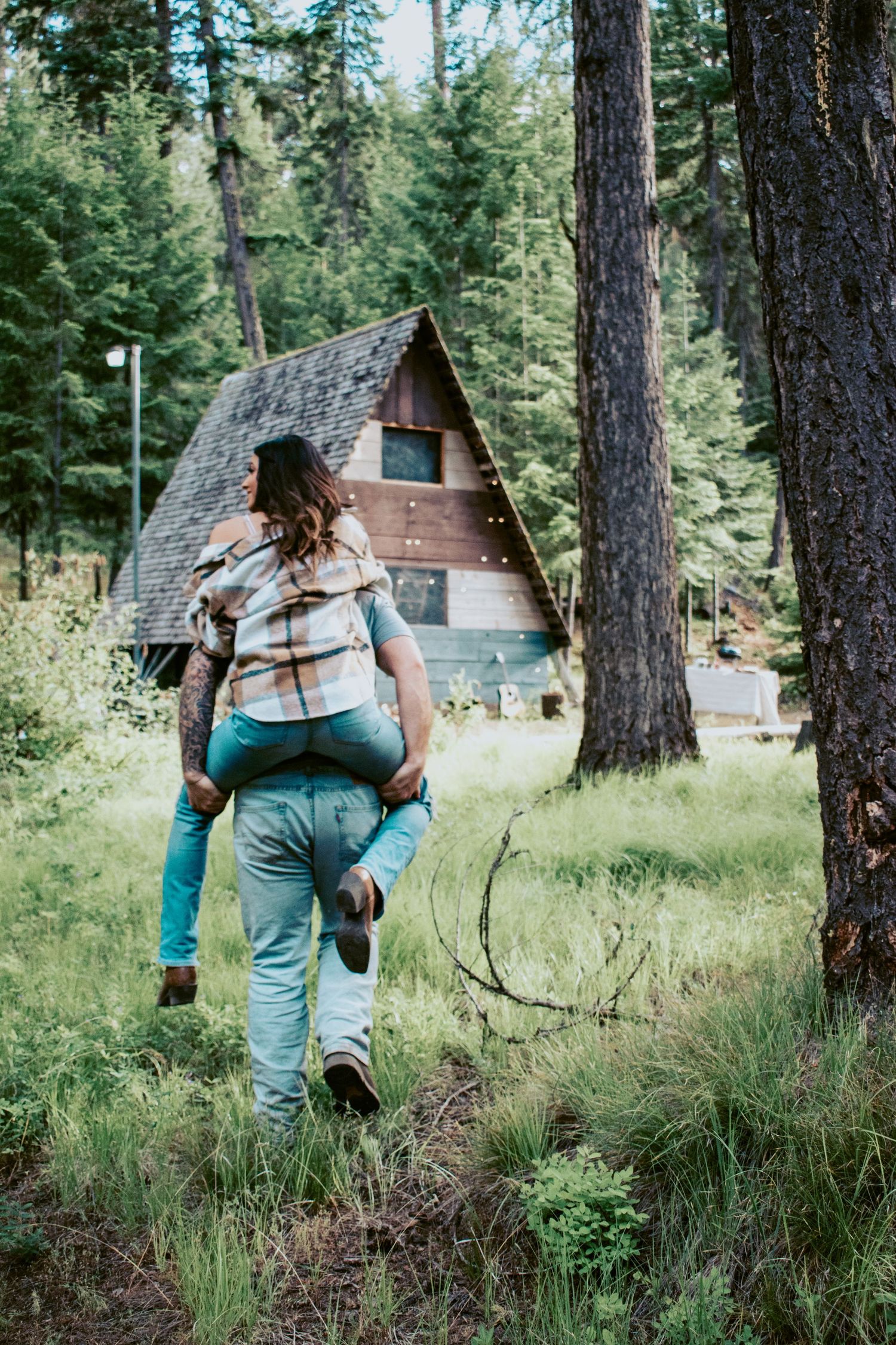 Intimate couple moment outside a rustic cabin in Washington—perfect for adventurous love stories and outdoor sessions around Mount Rainier