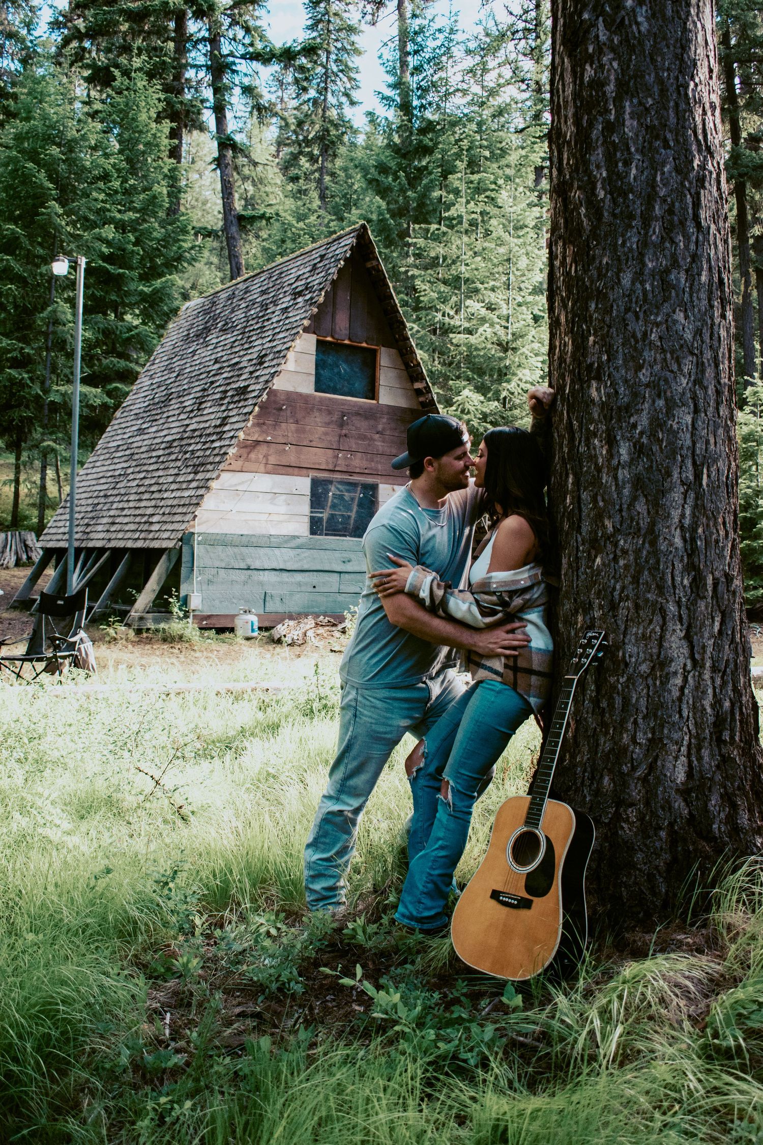 Cozy forest couples session with boho vibes and acoustic guitar—ideal for storytelling portraits in the PNW woods around Mount Rainier