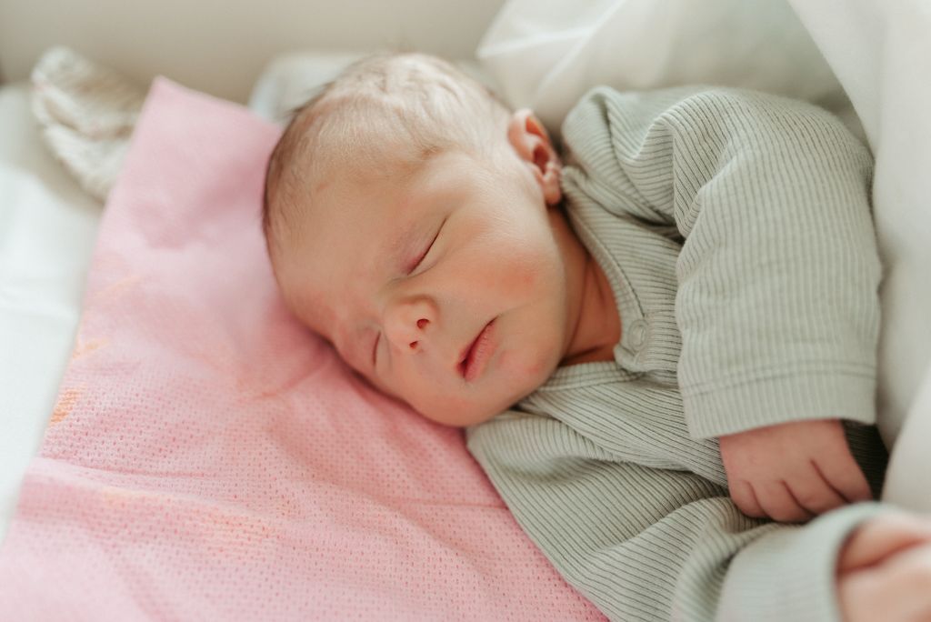 Melissa Stuer Photography Moederschapsfotograaf Moerbeke Oost-Vlaanderen fresh48 nieuw leven newborn newbornfotograaf baby jongen ziekenhuis