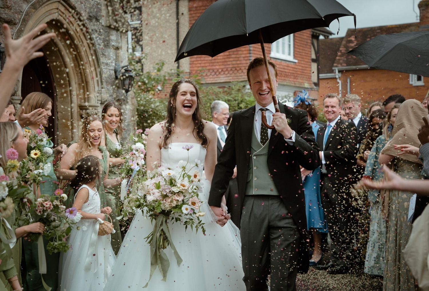 confetti line bride and groom wedding day confetti environmental photography