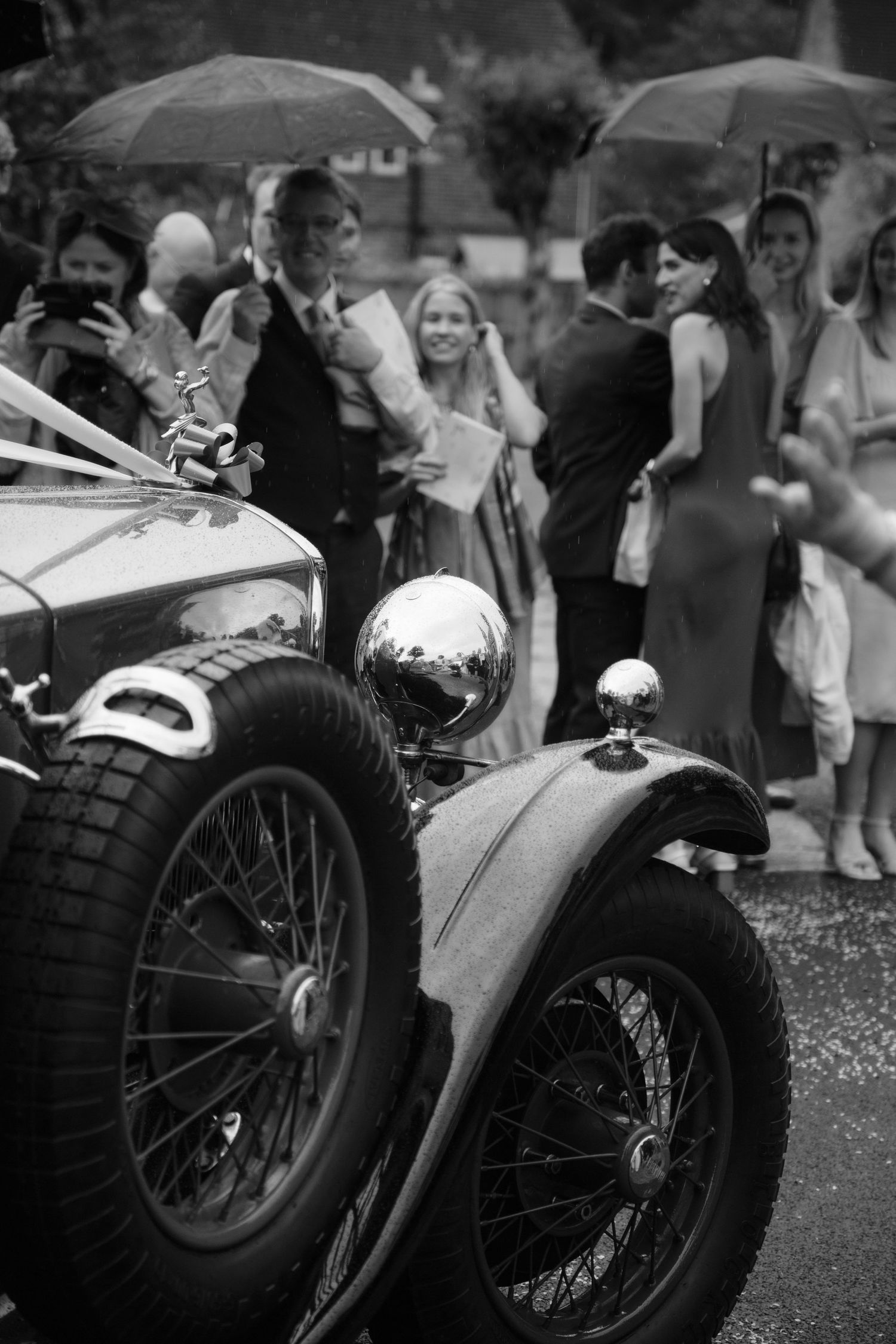 vintage car wedding candid black and white umbrella wedding Photography luxury wedding