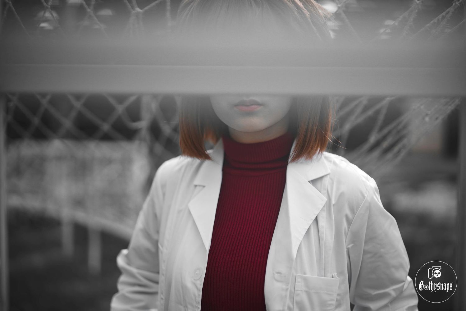 Detective Conan Cosplayer being secretive hiding face from enemy.