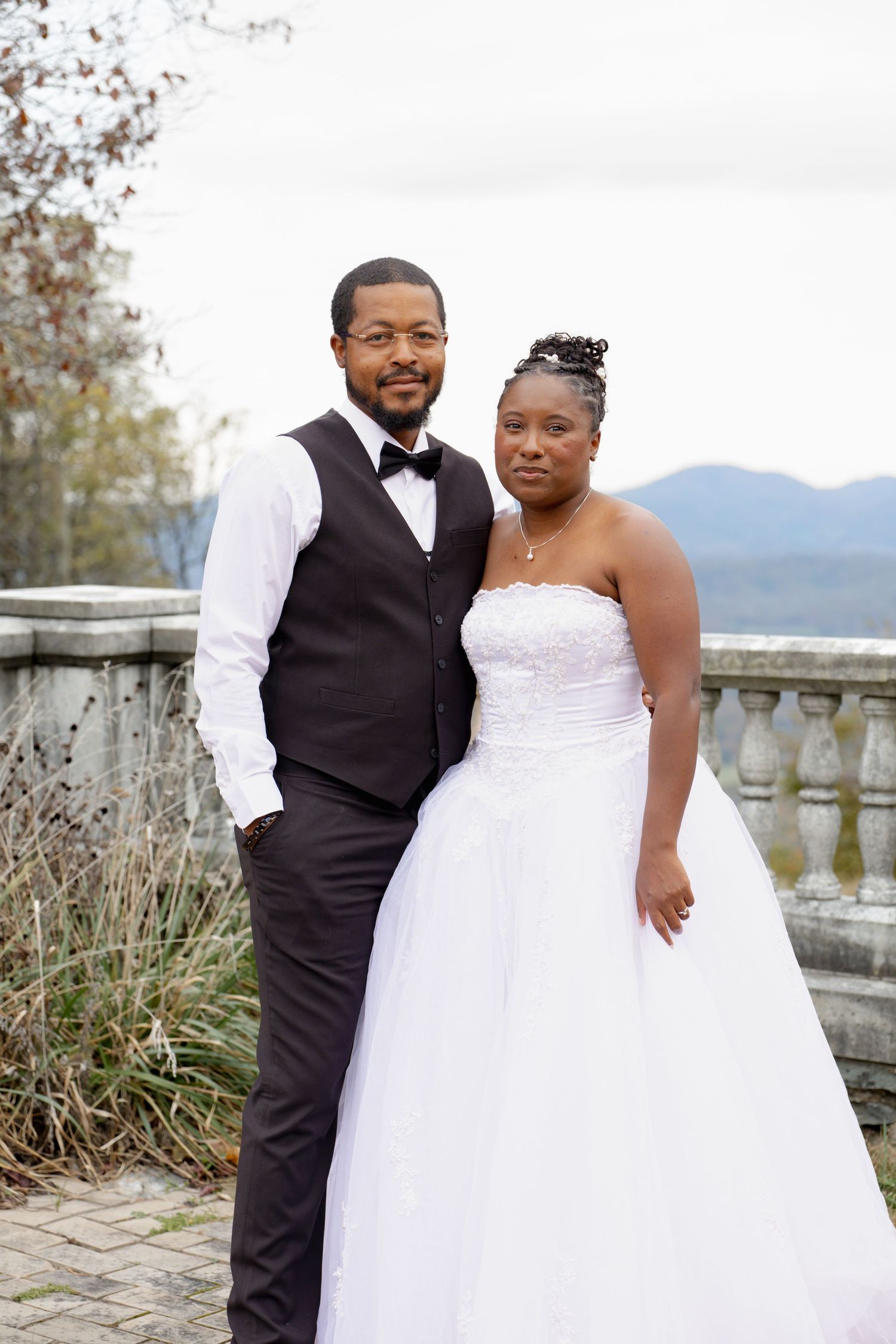 Wedding photographer in Waynesboro VA. Photos captured at Swannanoa in Afton.