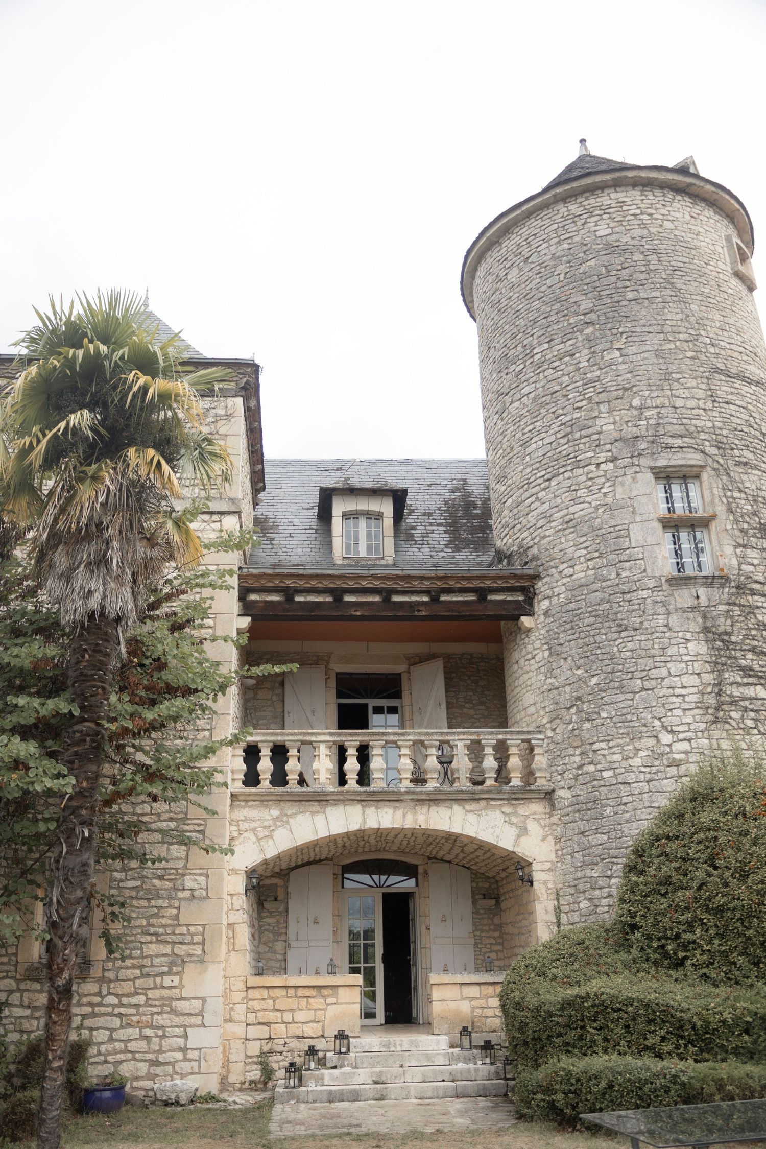 Dordogne french destination wedding photographer Château de Raysse