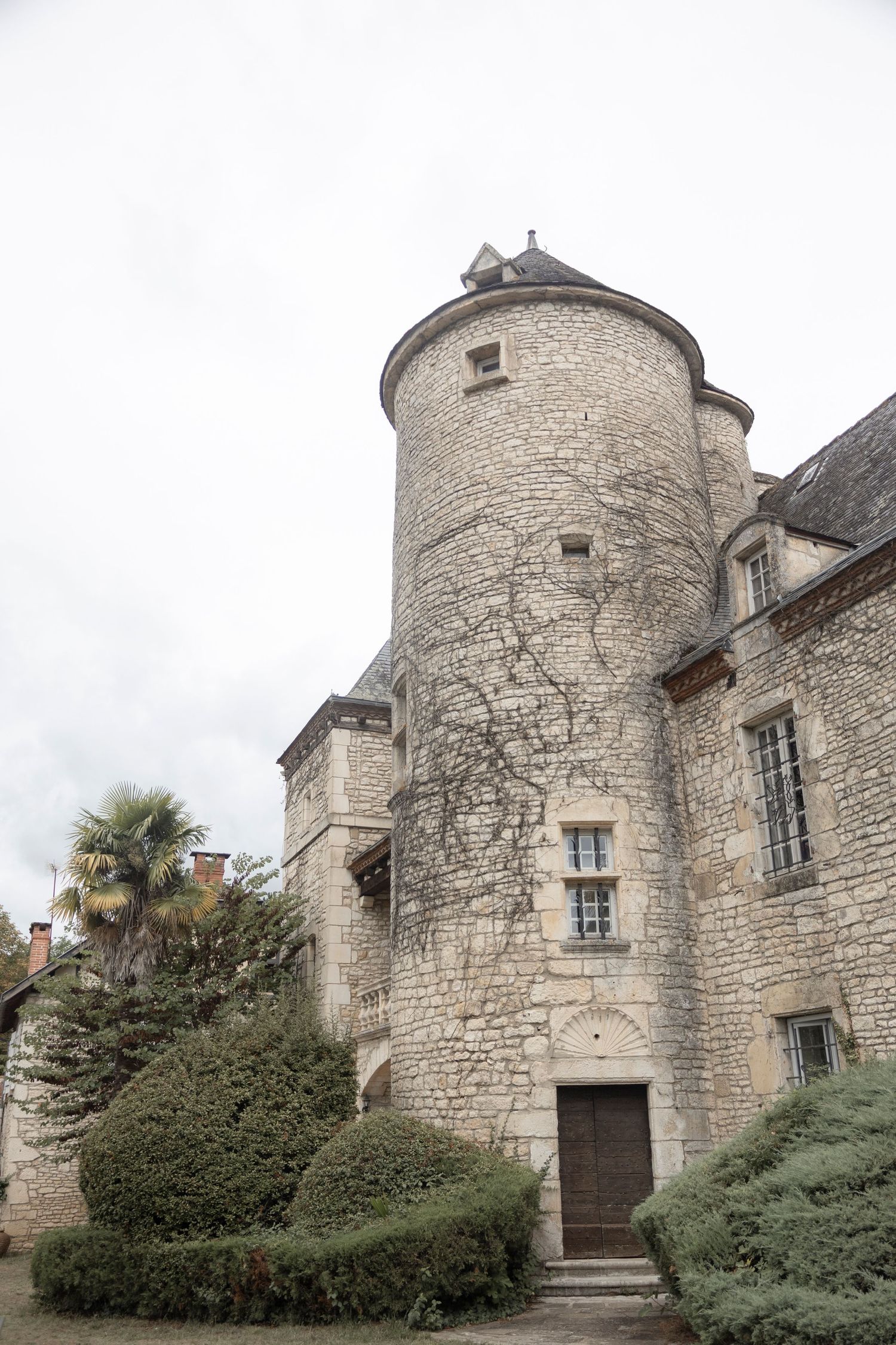 Dordogne french destination wedding photographer Château de Raysse
