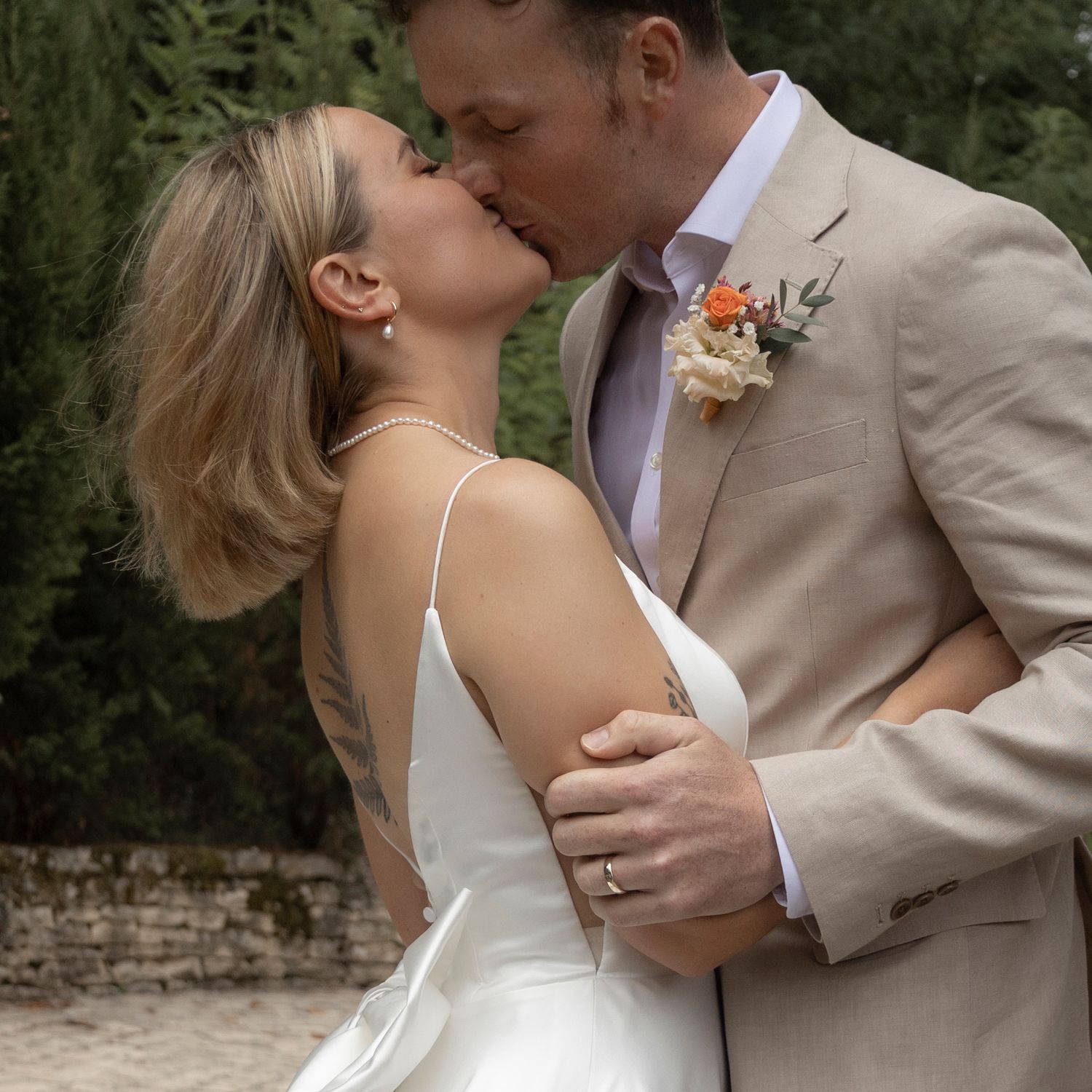 Dordogne french destination wedding photographer Château de Raysse