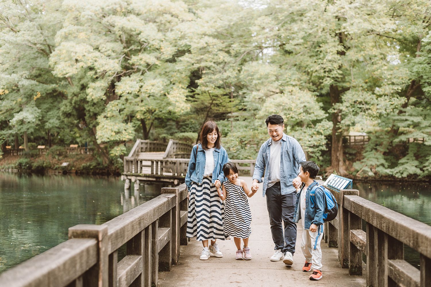 Smiling parents and children during family photo shoot in Tokyo with Miki Sakai Photography