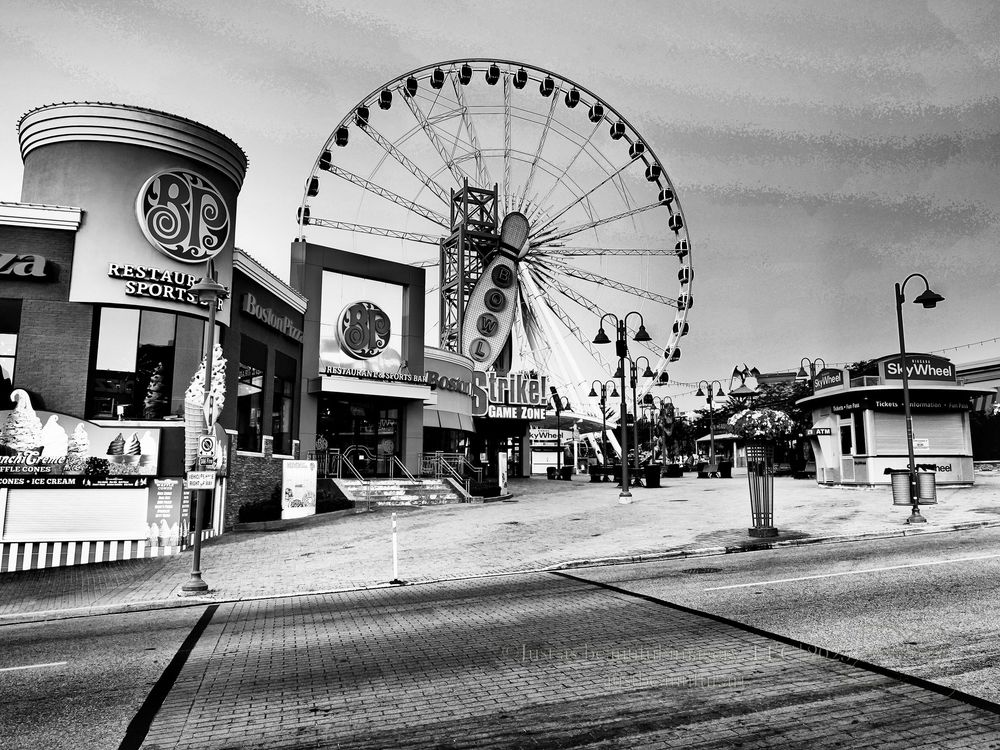 Achromatic photo of Clifton Hill, Niagara Falls, Ontario