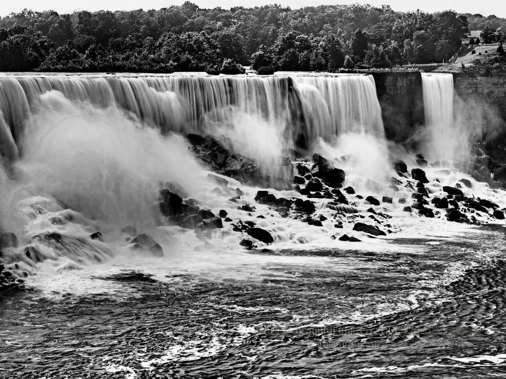 Achromatic photo of Niagara Falls.
