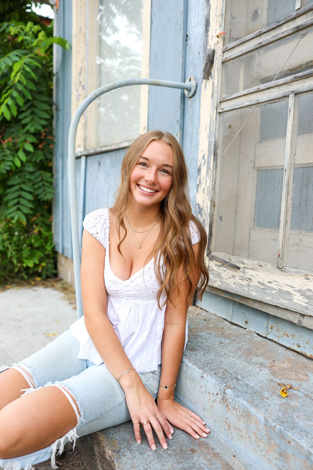Senior pose with cool building in the background in Deer Park, WI.