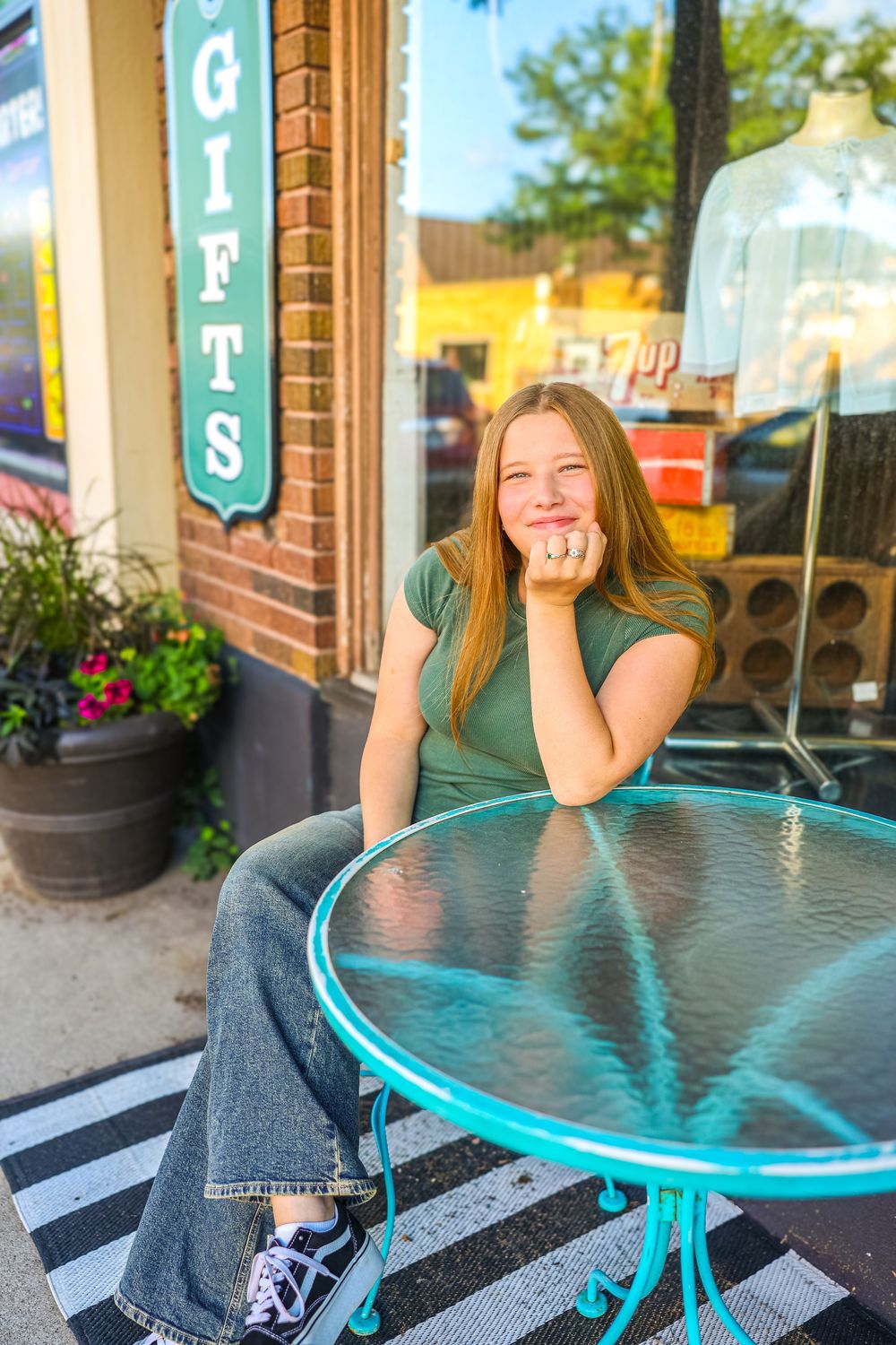 Senior photo pose in downtown city, natural light photographer.