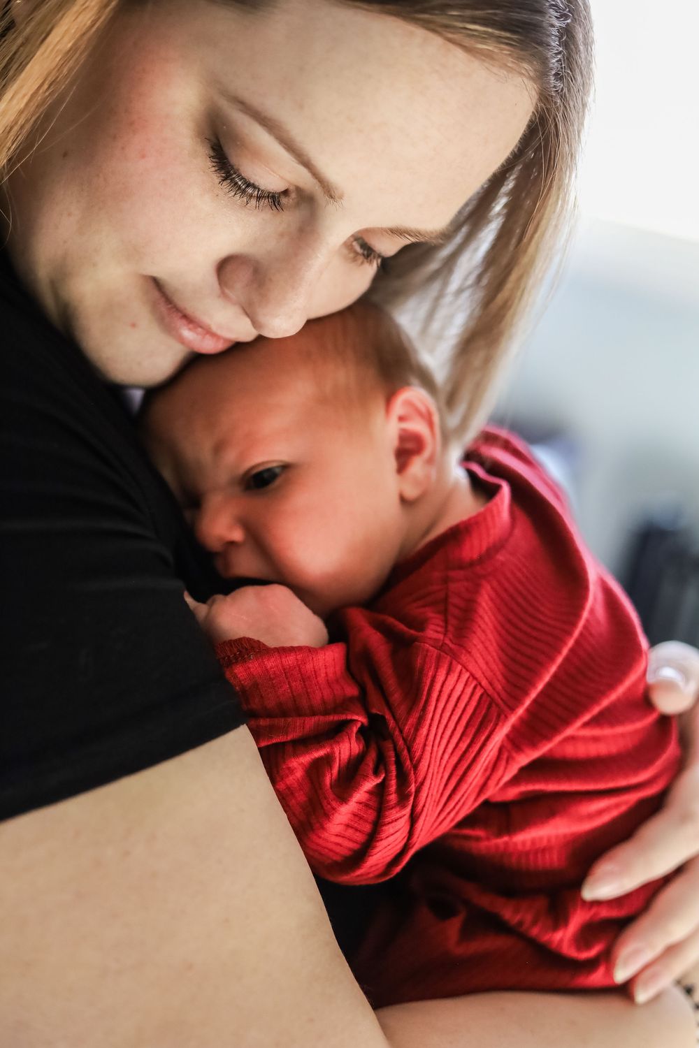 lifestyle newborn photographer near kearney mo