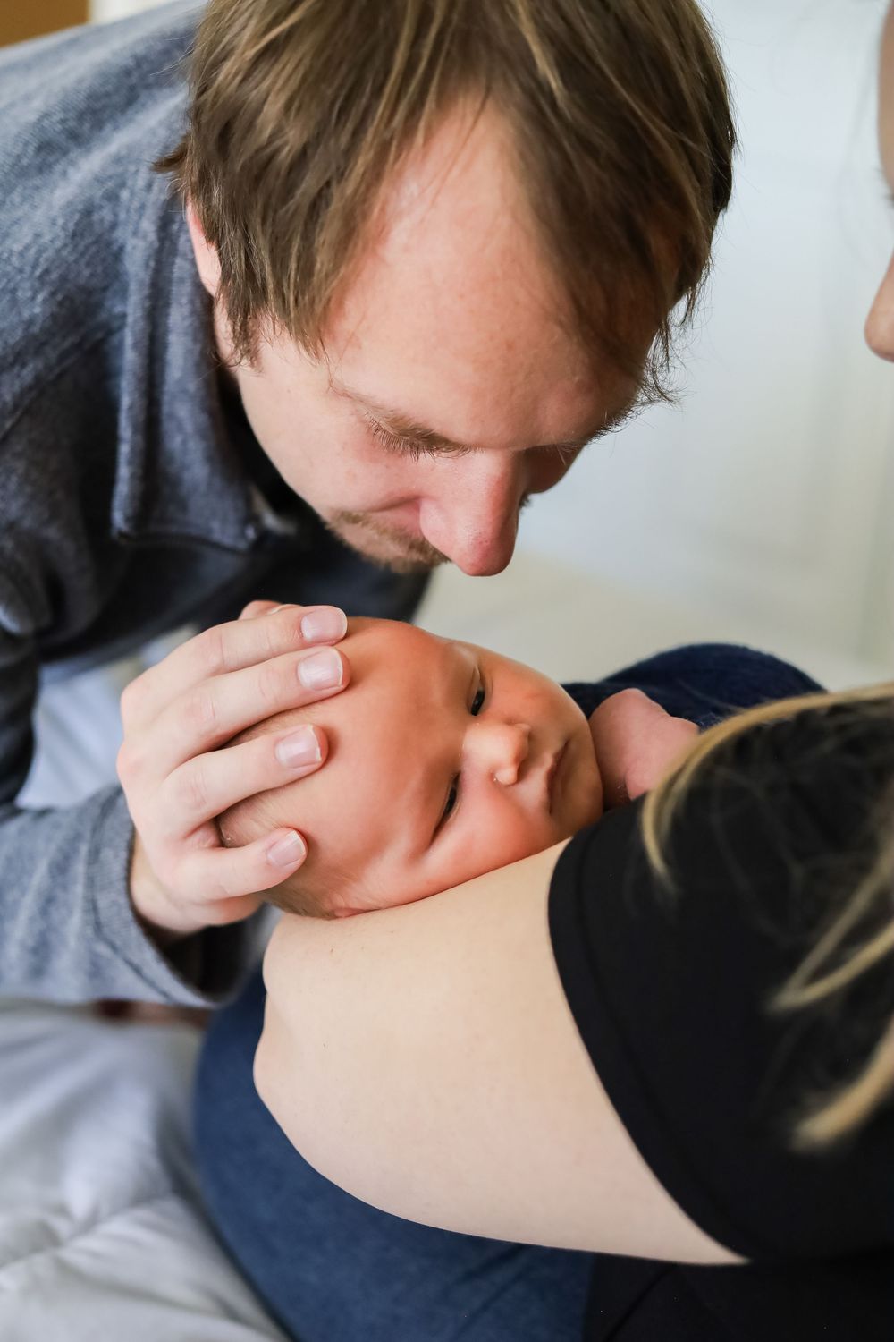 lifestyle newborn photographer near richmond mo