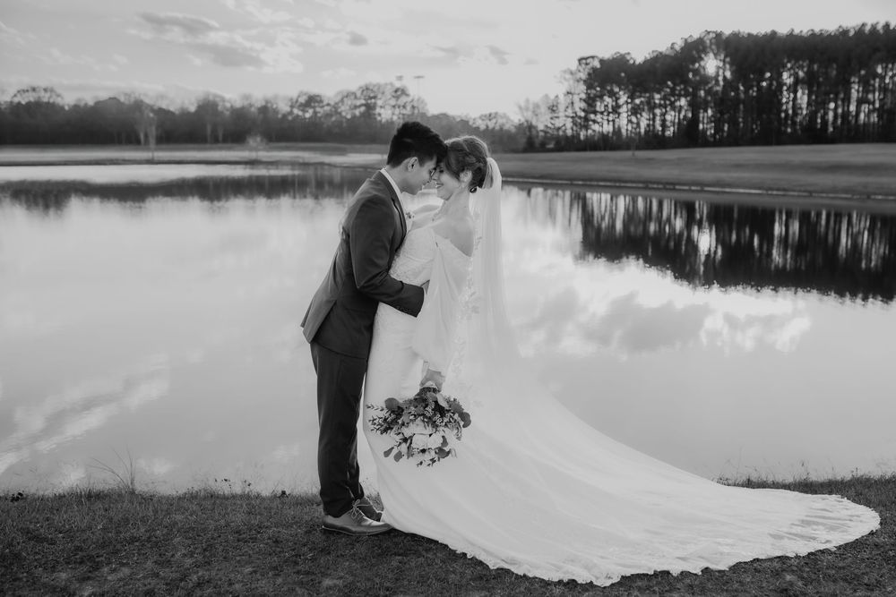 beautiful fall wedding portraits at a park in Hartselle, Alabama by a North Alabama Photographer