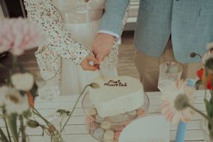 Wedding decor details with delicate florals and soft pastel colors.
