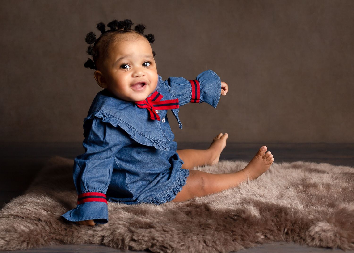 Sitting baby milestone photography