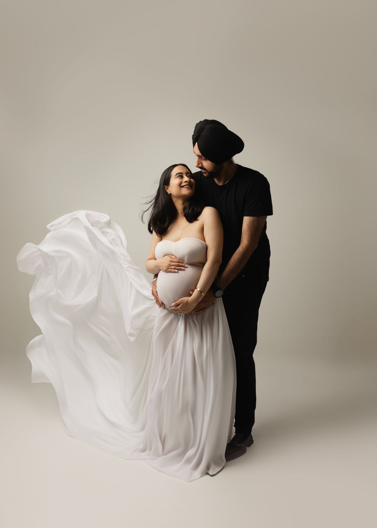 mom and dad wait for their new baby Elizabeth Lang Photography Surrey Cloverdale.