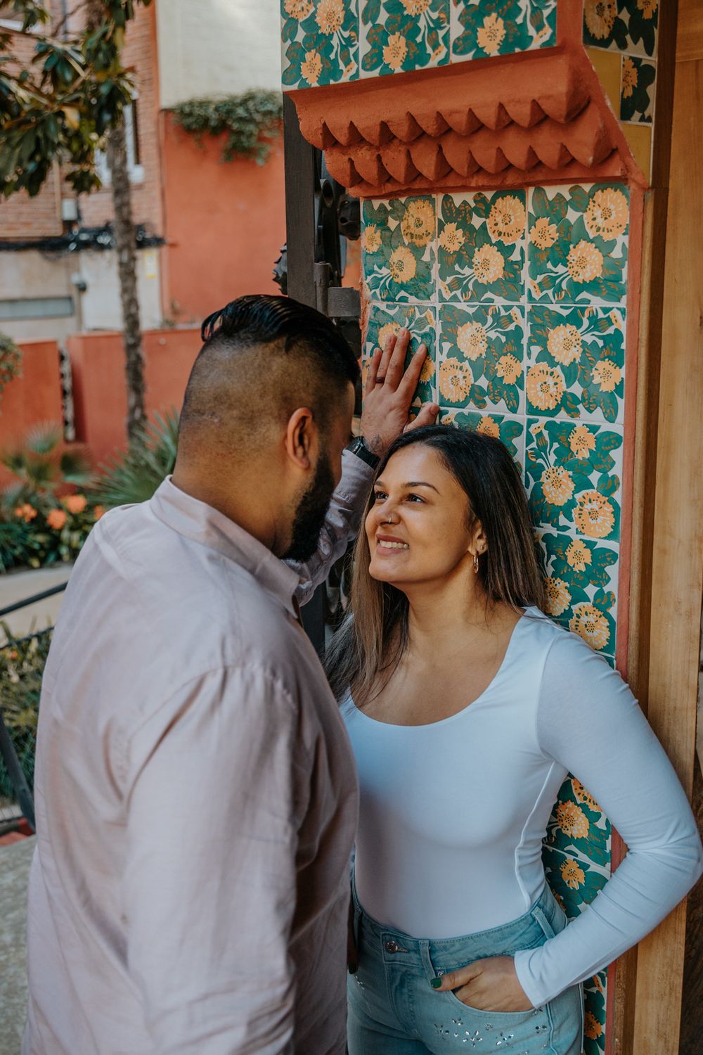 Couple snuggling on Casa Vicens steps