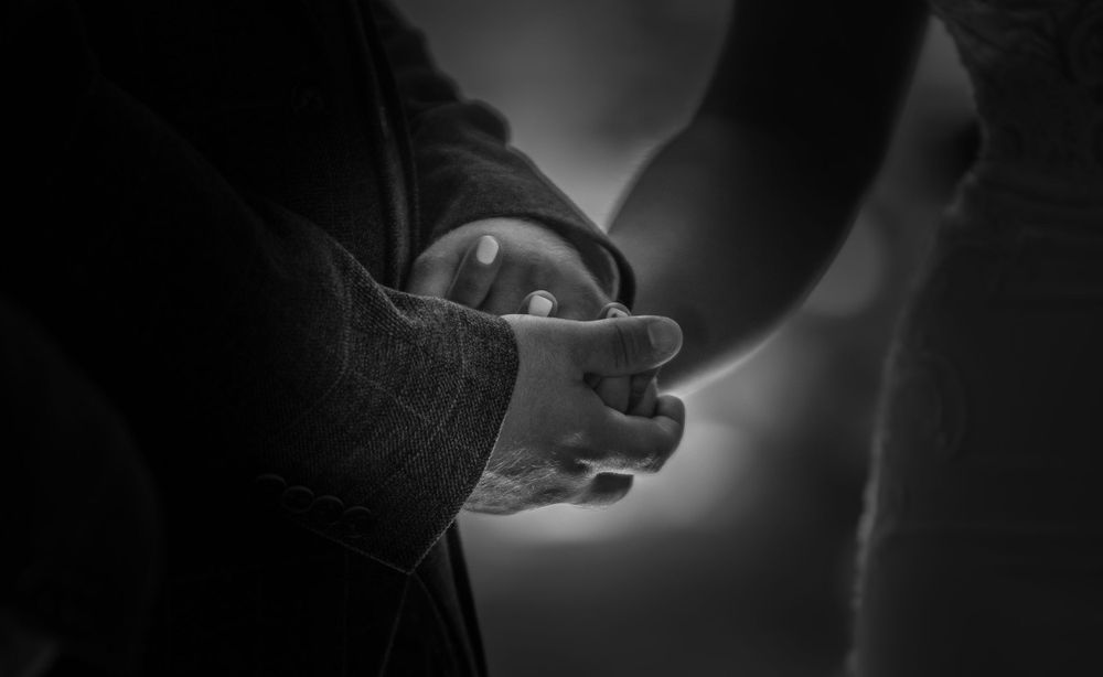The moment that two hands meet at the wedding, wedding photography