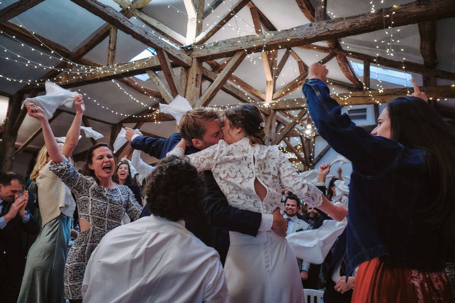photo de l'entrée des mariée pour un mariage dans le sud ouest de la france en Gironde. Fête de mariage