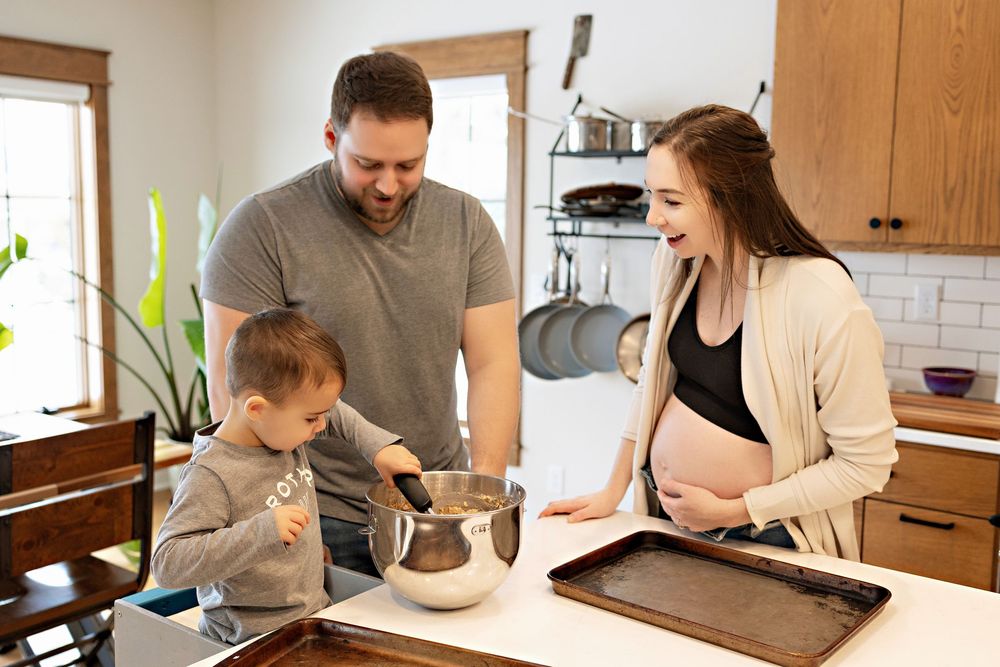 Kendall Kuss Photography, maternity in home photos in Lake Country Wisconsin. Family photos Hartland WI, Oconomowoc WI Watertown WI