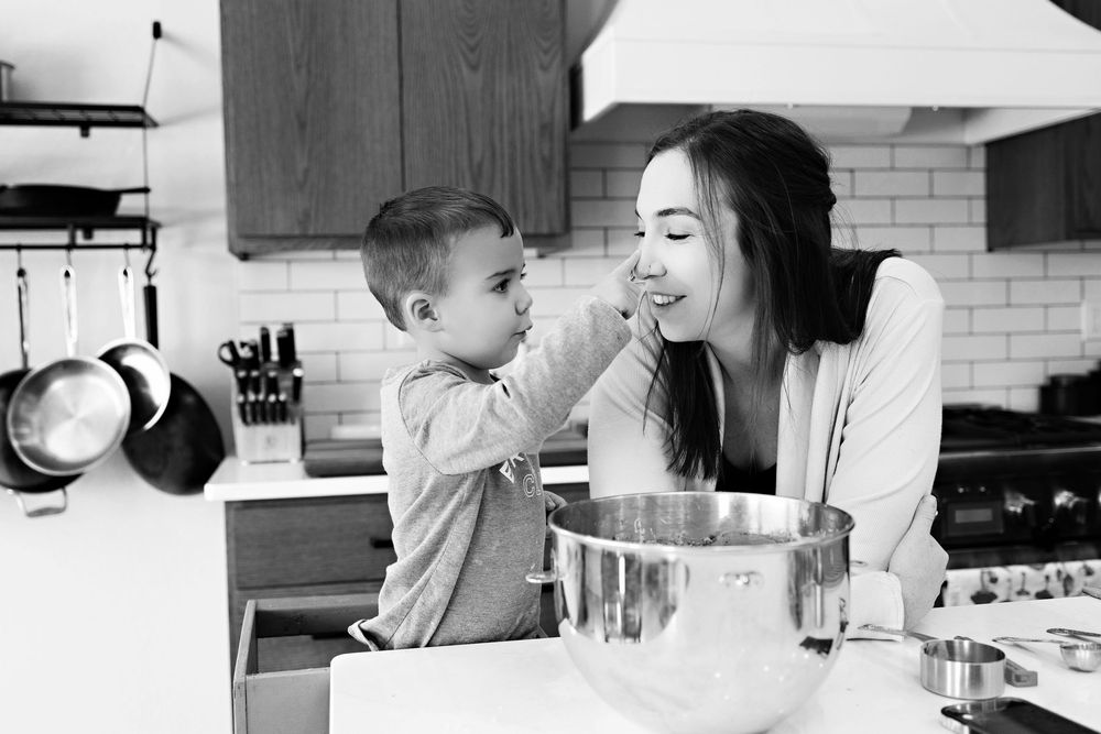 Kendall Kuss Photography, maternity in home photos in Lake Country Wisconsin. Family photos Hartland WI, Oconomowoc WI Watertown WI