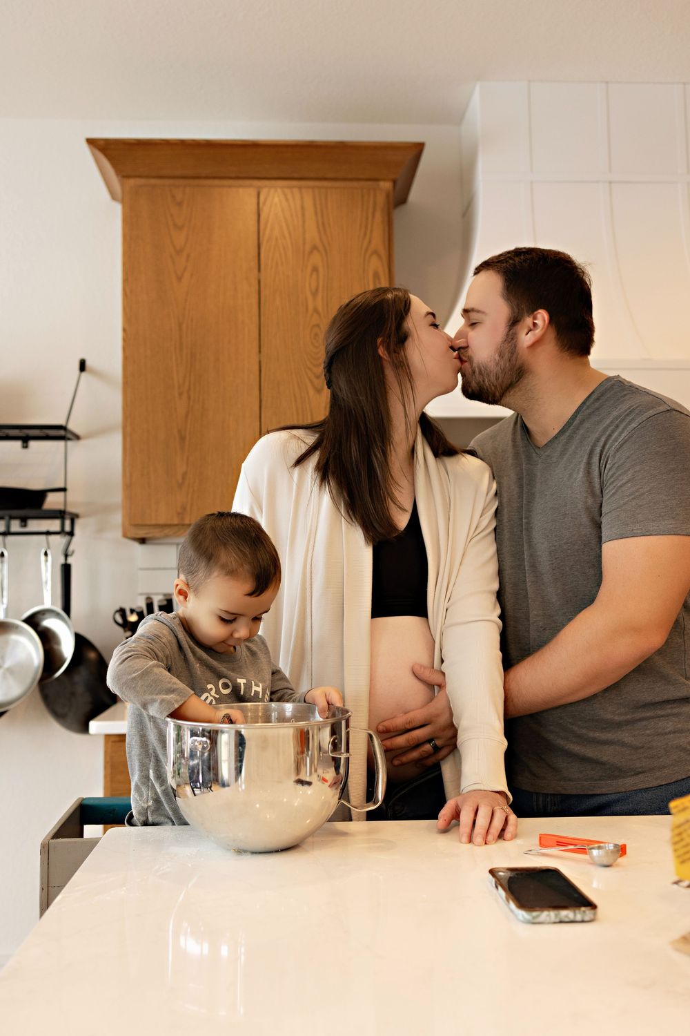 Kendall Kuss Photography, maternity in home photos in Lake Country Wisconsin. Family photos Hartland WI, Oconomowoc WI Watertown WI