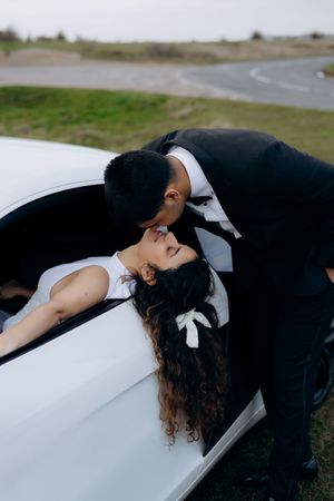 Cotswolds engagement photography for couples wanting relaxed natural photos.