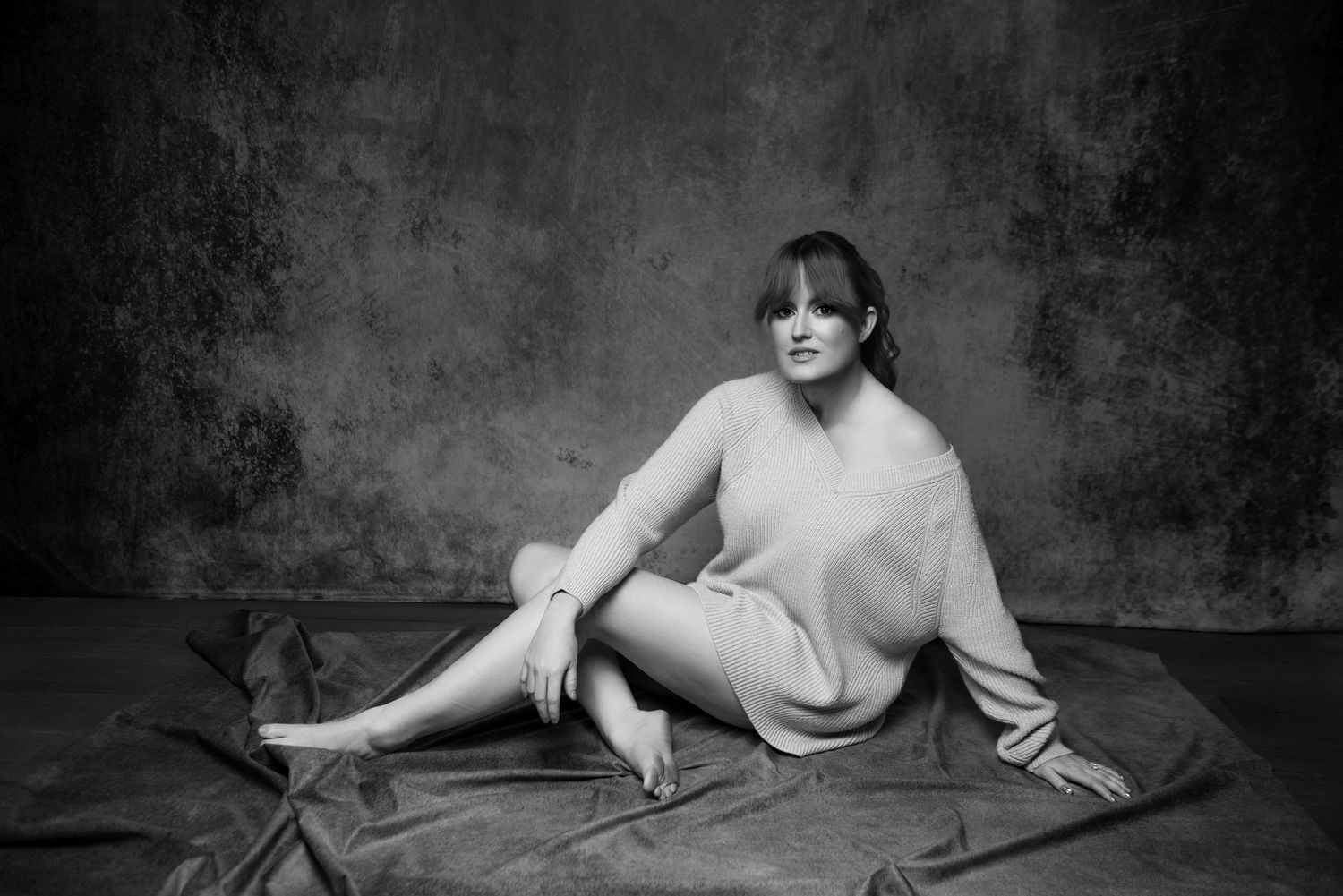 Women portrait photography in Nashville, relaxed sweater with open shoulder, elegant and feminine studio portrait for women over 40