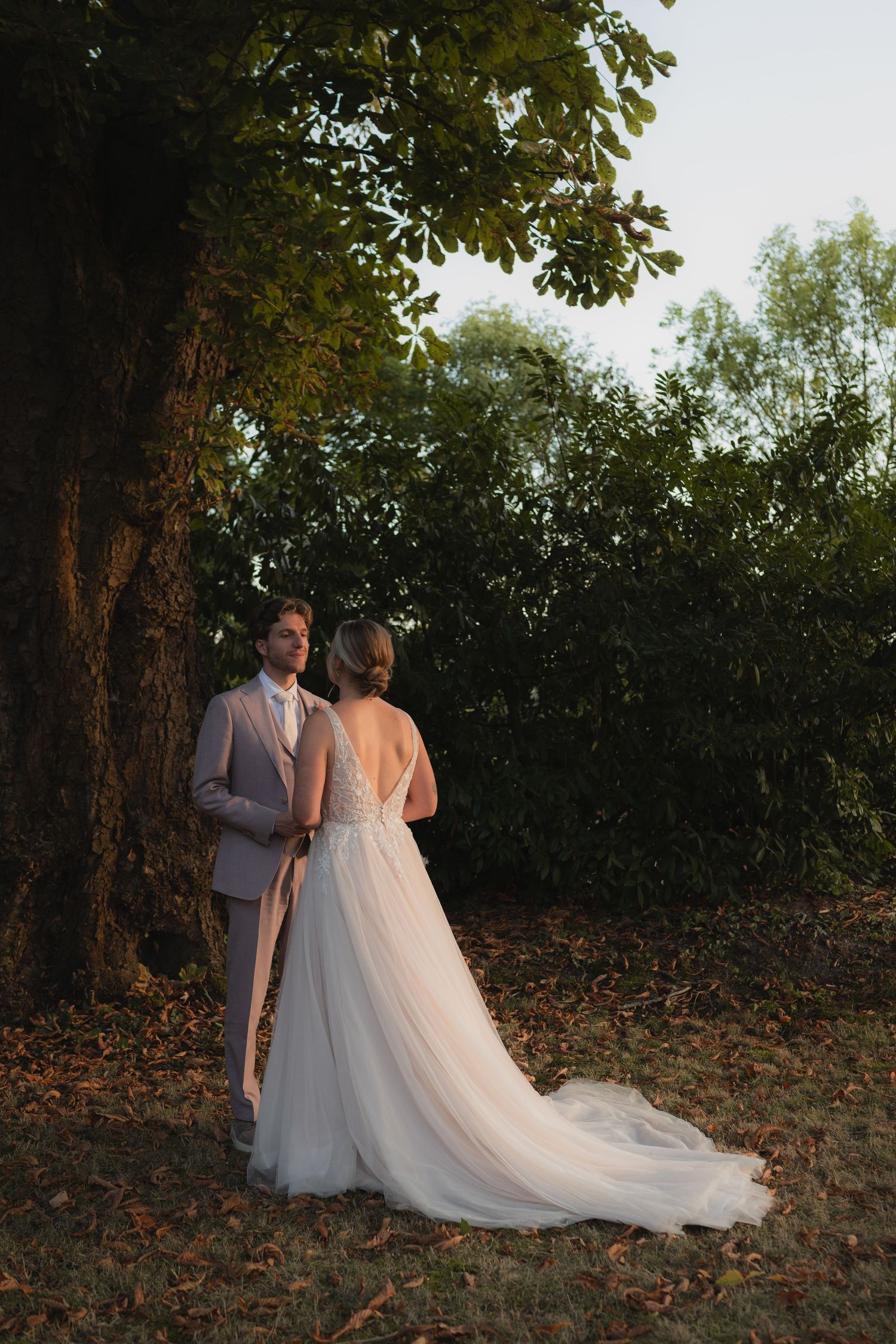 Golden hour trouwshoot in de natuur - Elles Yanna Photography