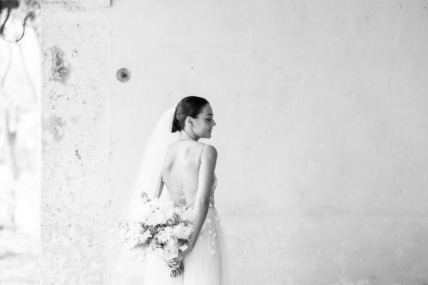 Romantic beach wedding photo in Mexico – Cancun Riviera Maya photography.
