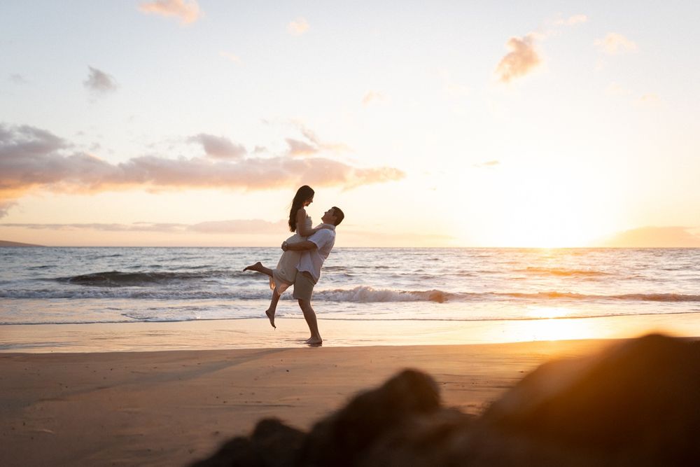 Maui couple engagement photographer photo against beautiful Maui sunset beach by ohwowfotos.