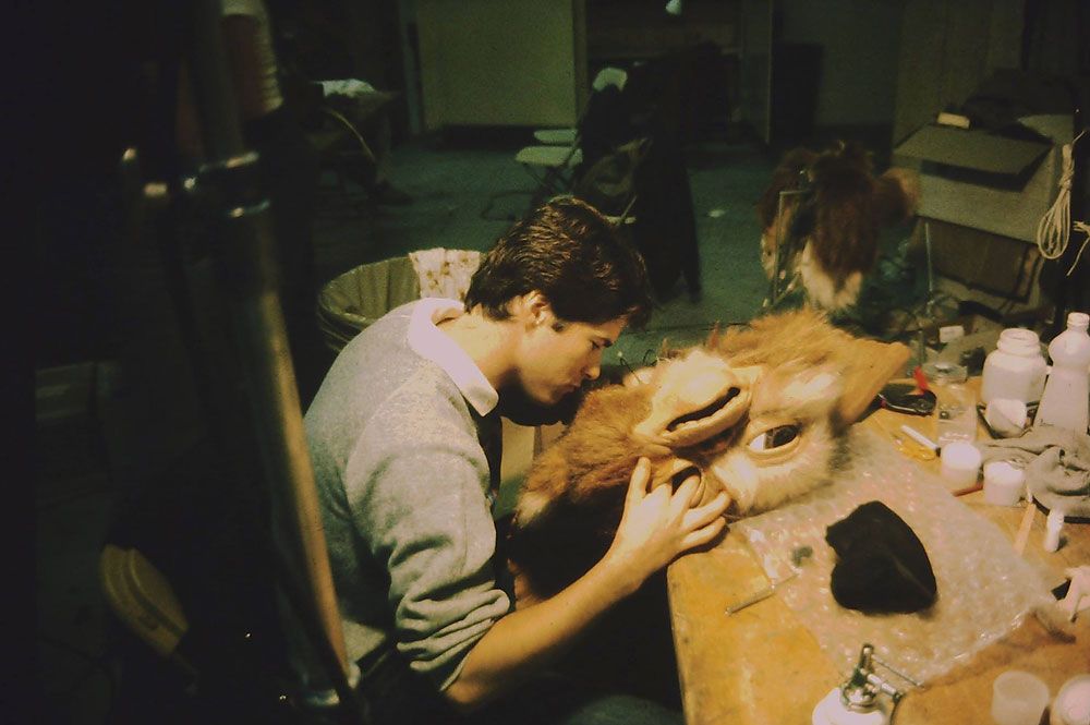 Behind the scenes Gremlins (1984), working on the oversized Gizmo puppet