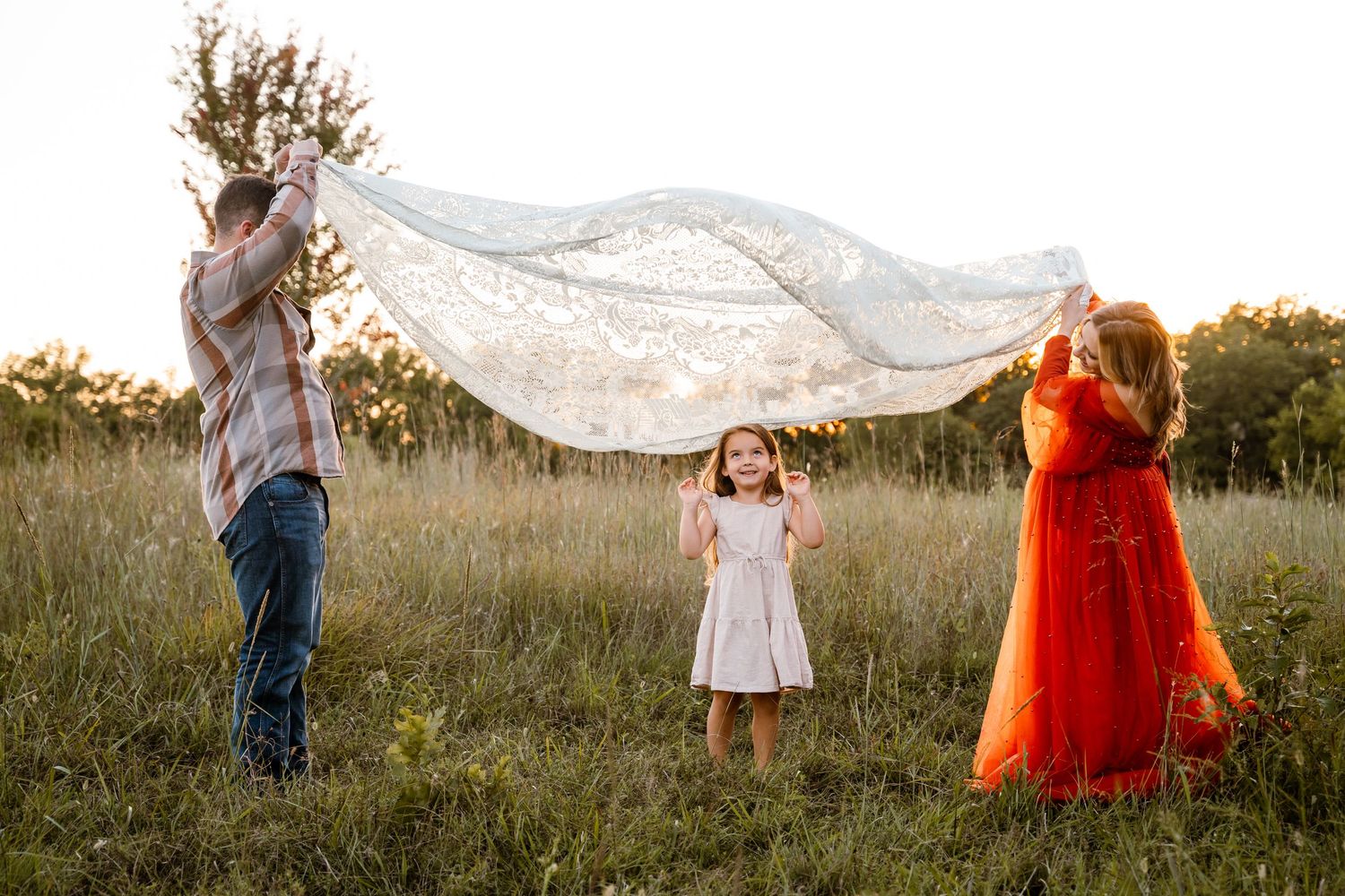 Tulsa Family Photographer captures family lifestyle session in golden light