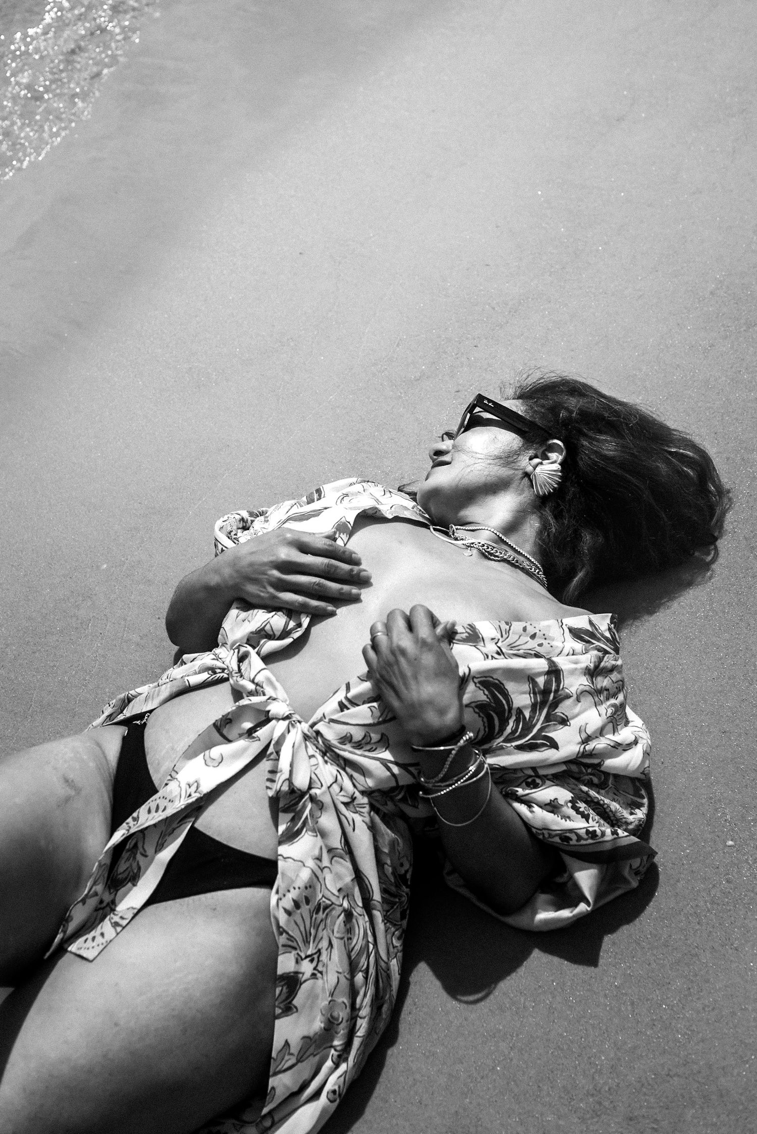 beach photoshoot
pool photoshoot
water photography portraits
lakeside photoshoot
river portrait photography
beach