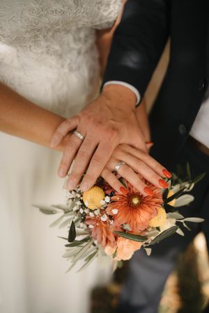 Detailaufnahme Ringe Hochzeit