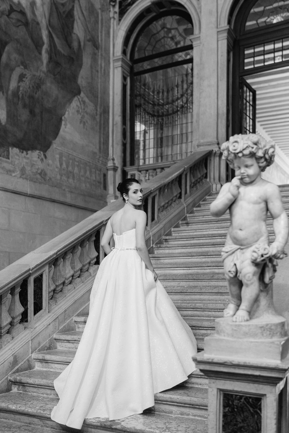 Book your Venice photoshoot with Alina Indi, a Venice and wedding photographer for your anniversary, honeymoon, engagement, family session.