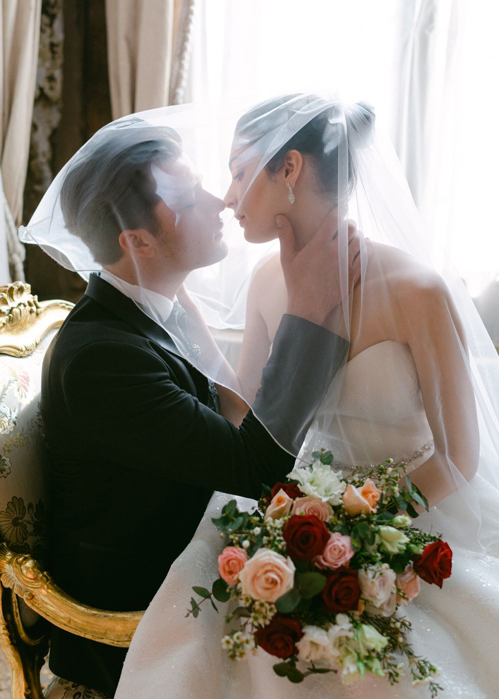 Book your Venice photoshoot with Alina Indi, a Venice and wedding photographer for your anniversary, honeymoon, engagement, family session.