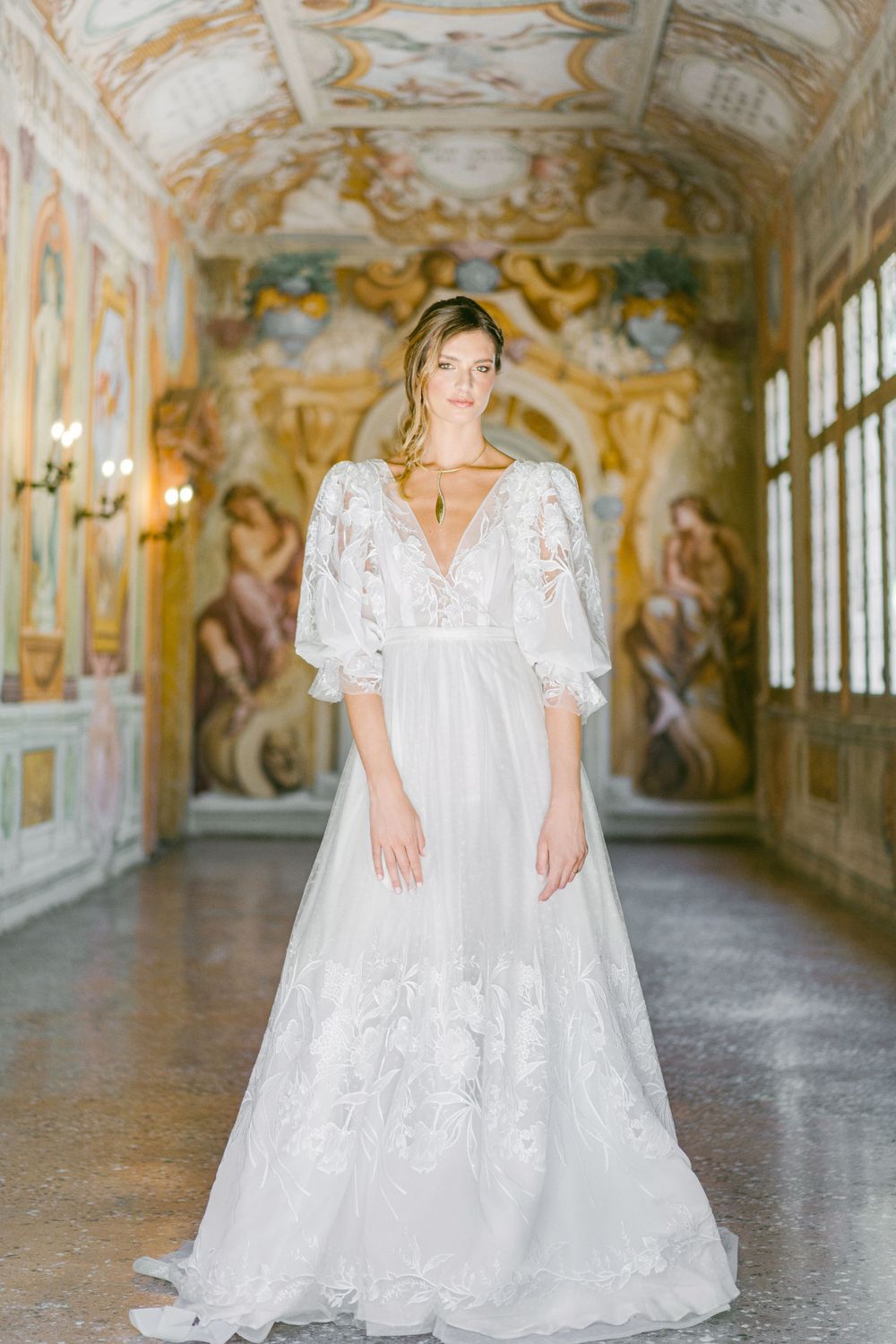 Book your Venice photoshoot with Alina Indi, a Venice and wedding photographer for your anniversary, honeymoon, engagement, family session.
