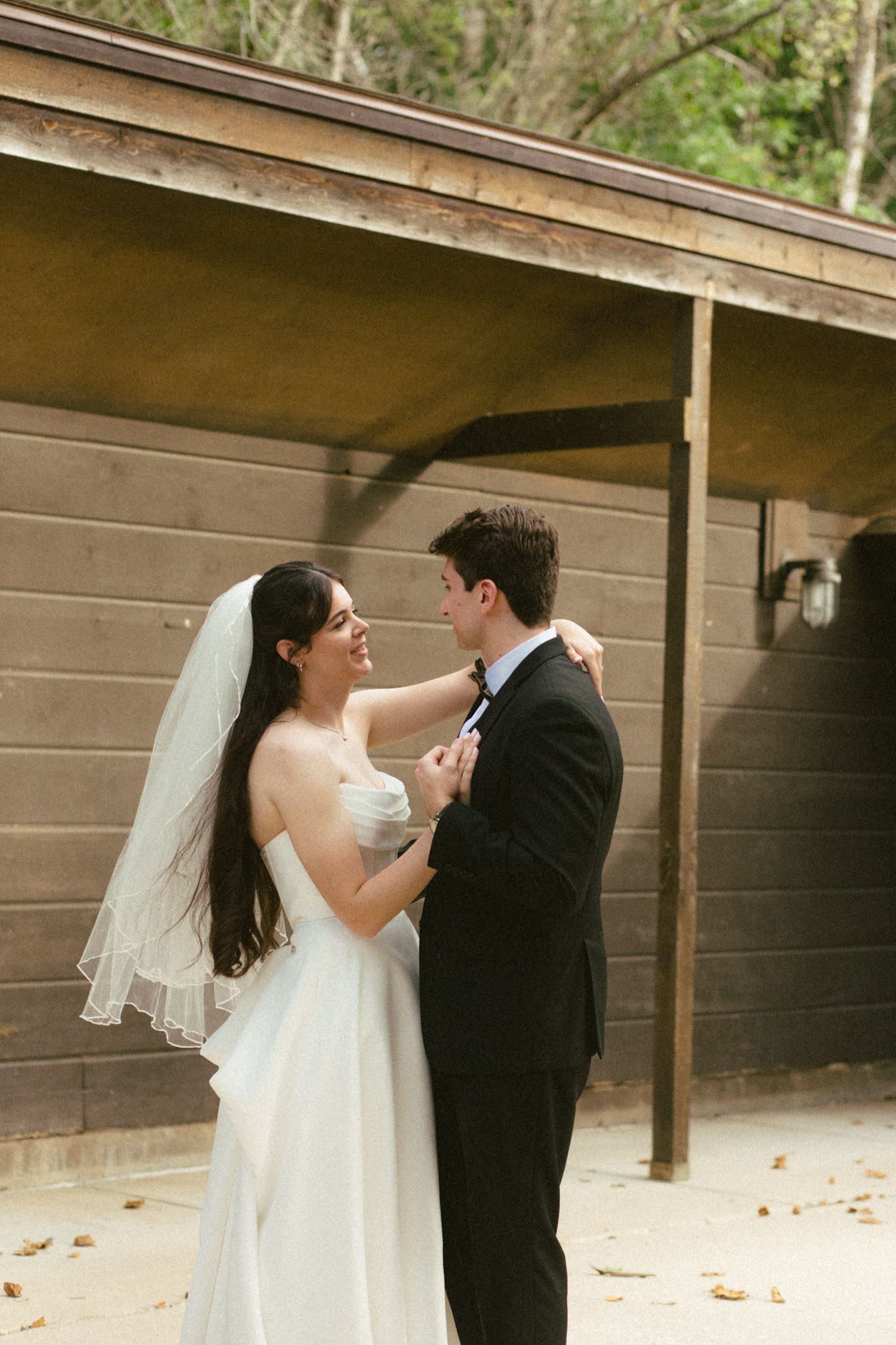 Documentary wedding photographer Omaha