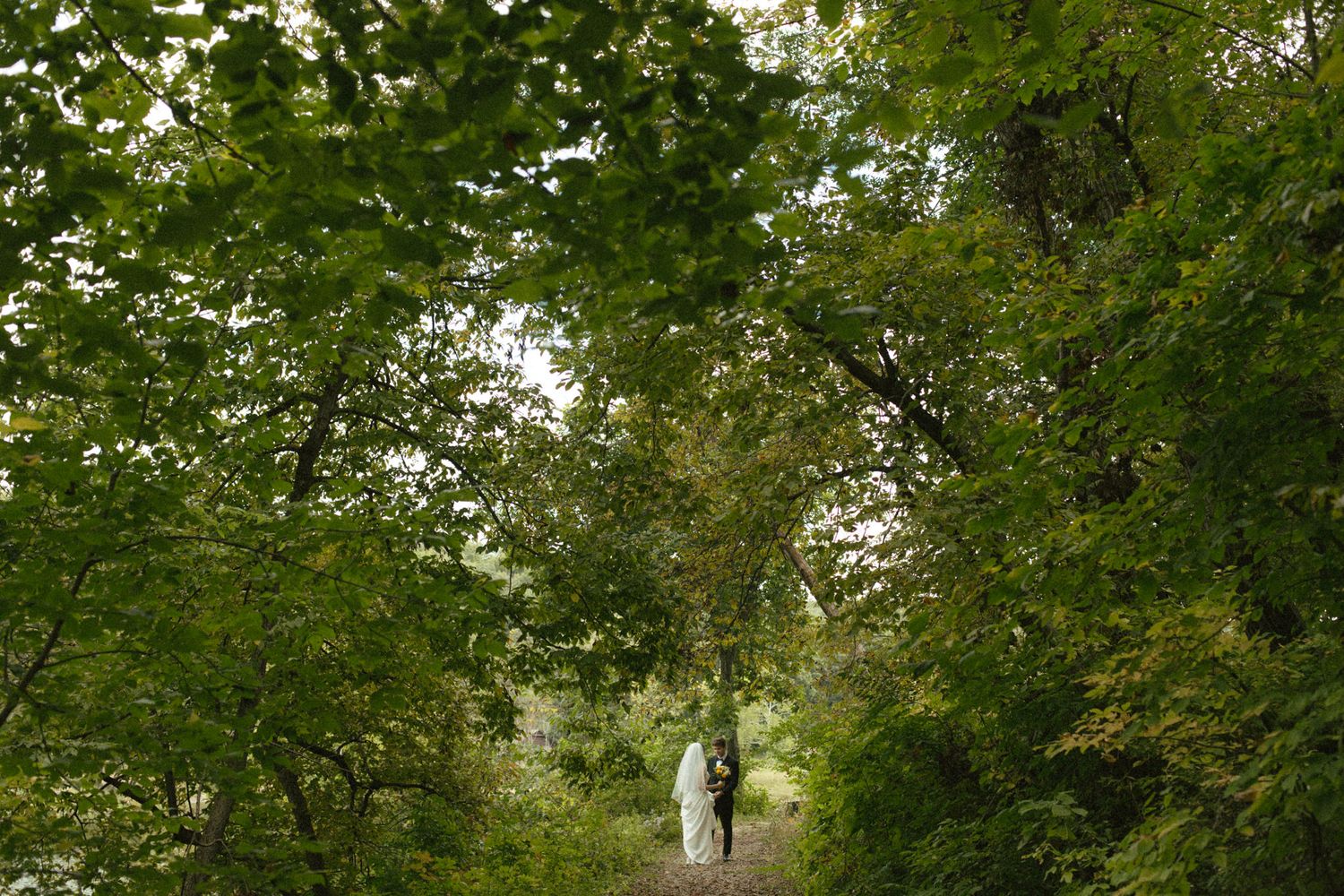 Documentary wedding photographer Omaha
