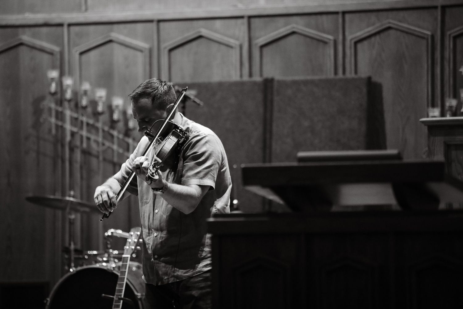 portfolio for cisco photography: acoustic musician photography, intimate venue, local artist. Portafolio para Cisco Photography: fotografía