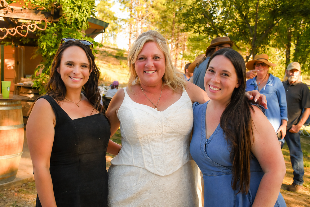 Caitlyn Goebel & Devin Hessing with bride